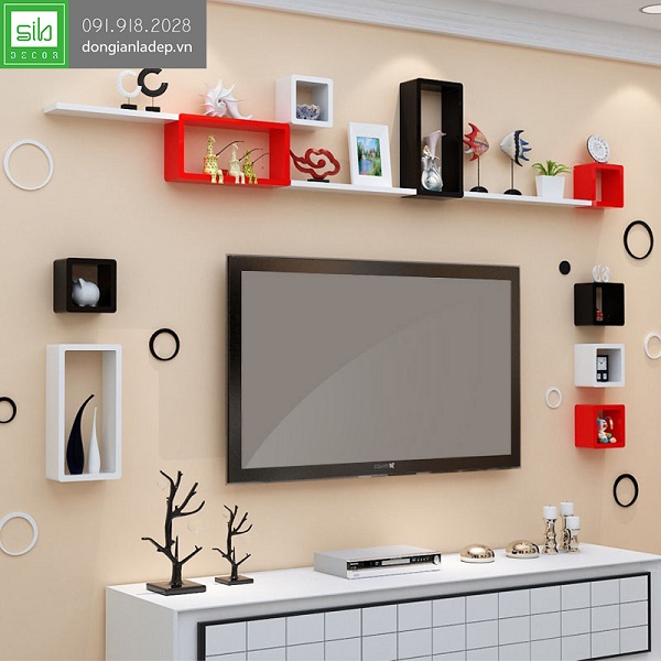 Kệ TV treo tường không chỉ giúp bạn tiết kiệm được không gian mà còn tạo nên một điểm nhấn mới cho bức tường nhà bạn. Với nhiều kích cỡ và mẫu mã khác nhau, bạn có thể hoàn toàn lựa chọn cho mình một sản phẩm phù hợp với phong cách của gia đình bạn để thỏa sức sáng tạo.