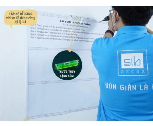 Sơ đồ treo kệ tỷ lệ 1:1, bạn chỉ cần dán sơ đồ lên tường và khoan theo đúng vị trí đã được đánh dấu. Các sơ đồ và hướng dẫn bằng hình ảnh/ video được gửi kèm theo bộ sản phẩm.