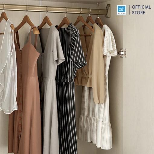 Chiếc tủ áo TA111 mang đến không gian lưu trữ rộng rãi và gọn gàng.