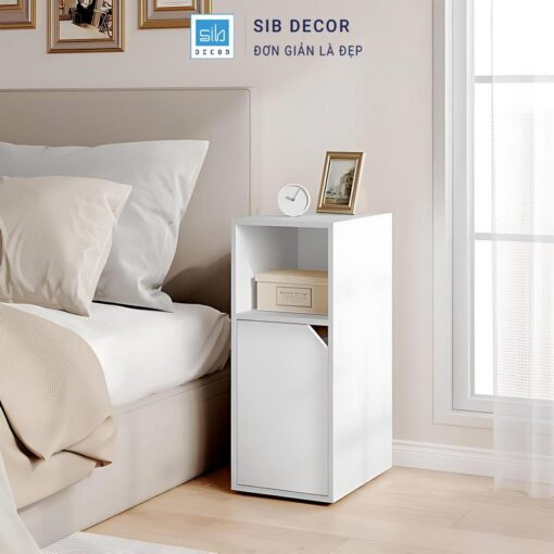 Tủ đầu giường tông trắng thanh lịch, đặt cạnh giường ngủ mang lại sự tiện nghi